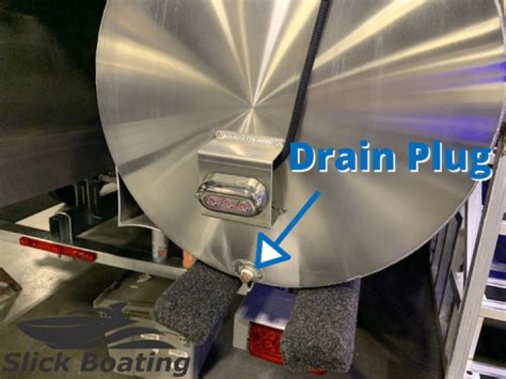 Do pontoon boats have drain plugs?