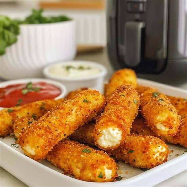 How do you cook Snapps mozzarella sticks in the air fryer?