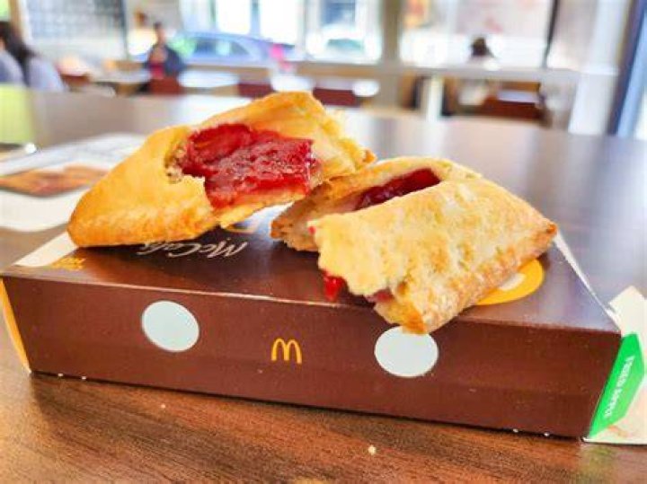 How many carbs are in McDonald's strawberry cream pie?