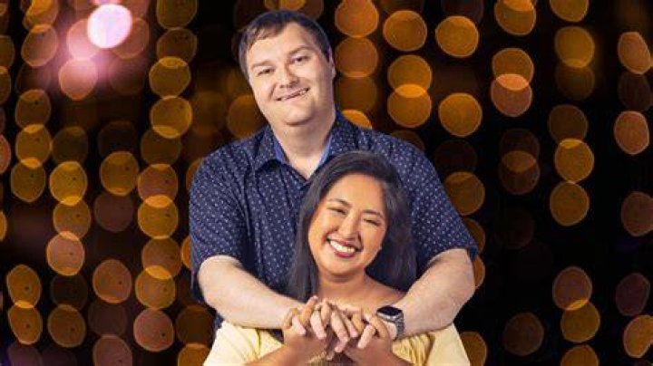 What does Larry from 90 day fiance do for a living?
