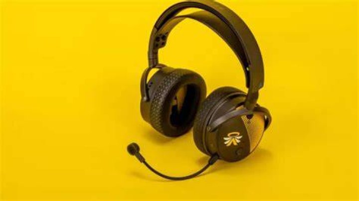 What headset does Ghost Aydan use?