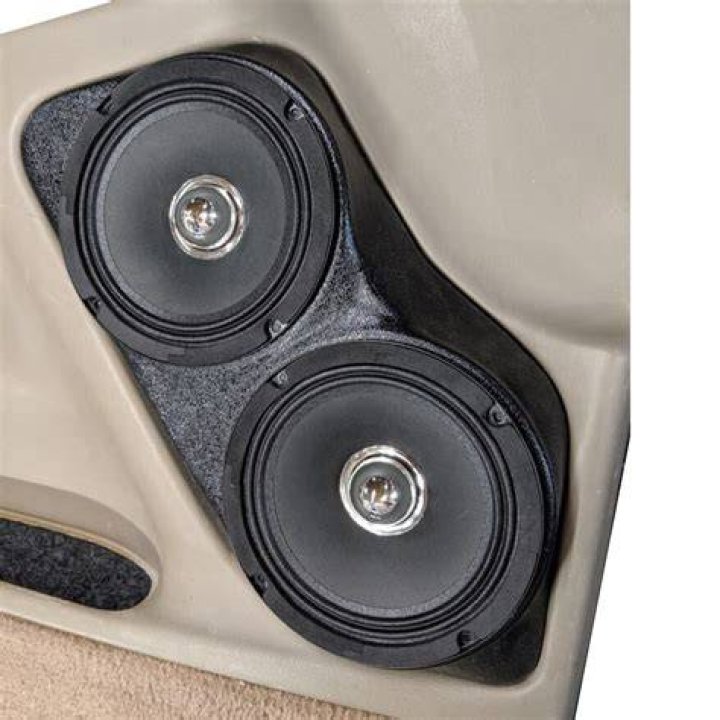 What size door speakers are in a 2005 Chevy Tahoe?