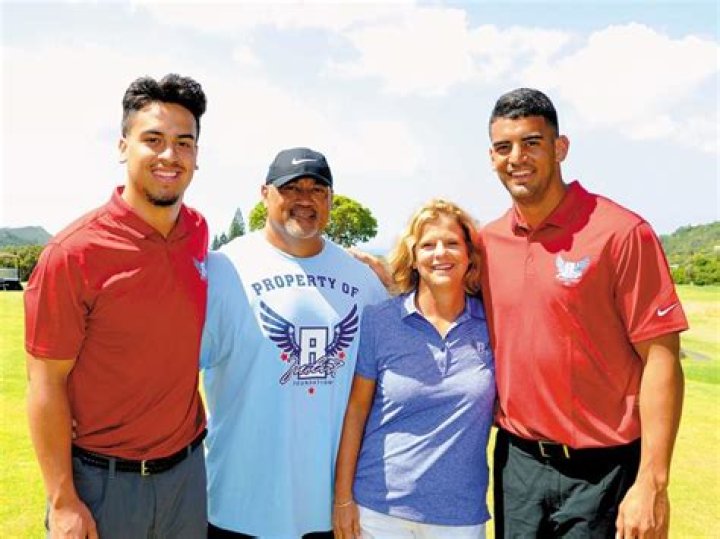 Where is Marcus Mariota parents from?