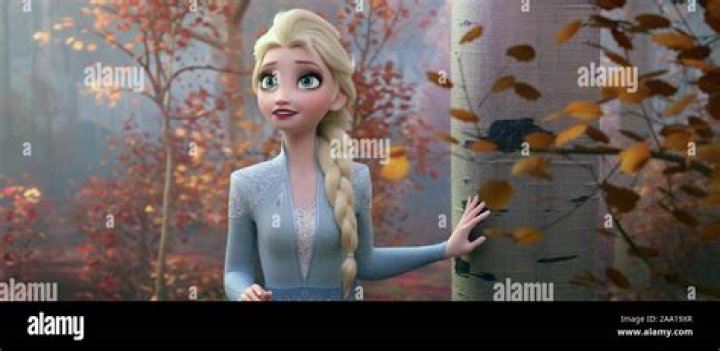 Who was the voice in frozen 2 calling to Elsa?